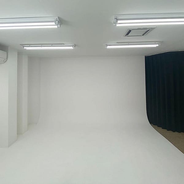 <大阪>ソリスタ 白大理石風床、ブラックルーム 【九条】