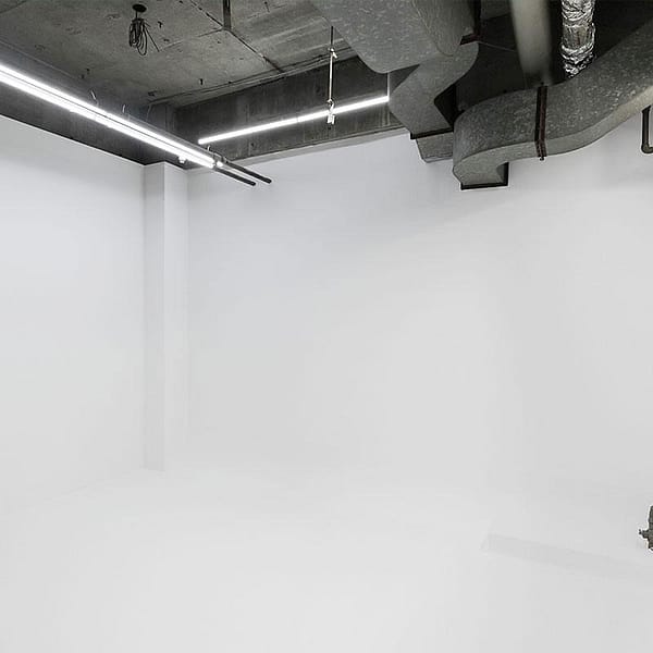 <東京>アーティストフォトスタジオ 新宿スタジオ 白ホリR拡張【新宿三丁目駅】